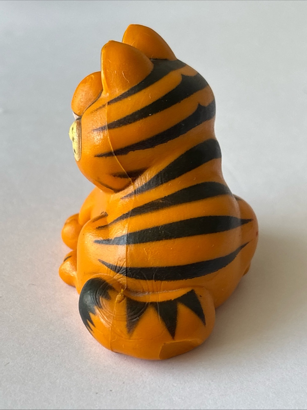 Vintage 1981 Garfield PVC Figure UFS Hong Kong 1.75” Mini Figurine - Picture 7 of 9